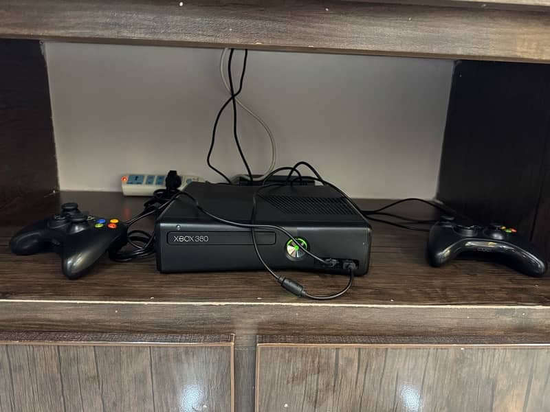 XBOX 360 10/10 with kinect for sale 6