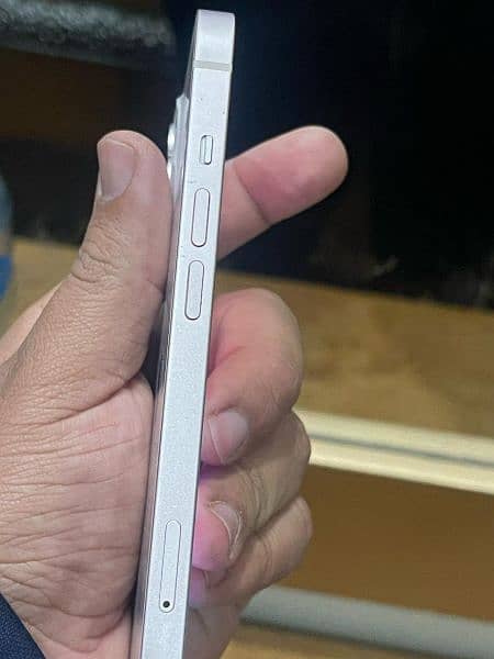 iphone 13 factory unlock h back change h baqi ok h 1