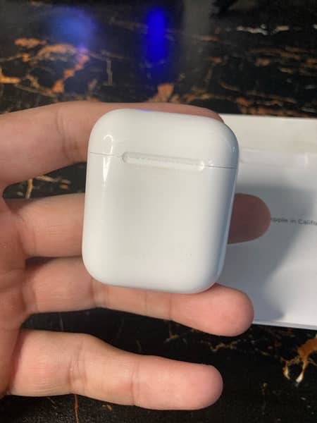 Original Apple Airpods Second Generation 4