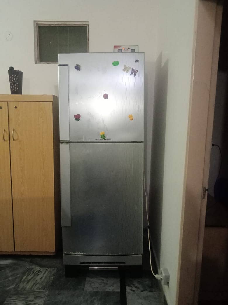 PEL FRIDGE AVAILABLE IN GOOD CONDITION 2