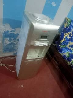 good condition water dispenser all okay hot cool and farig