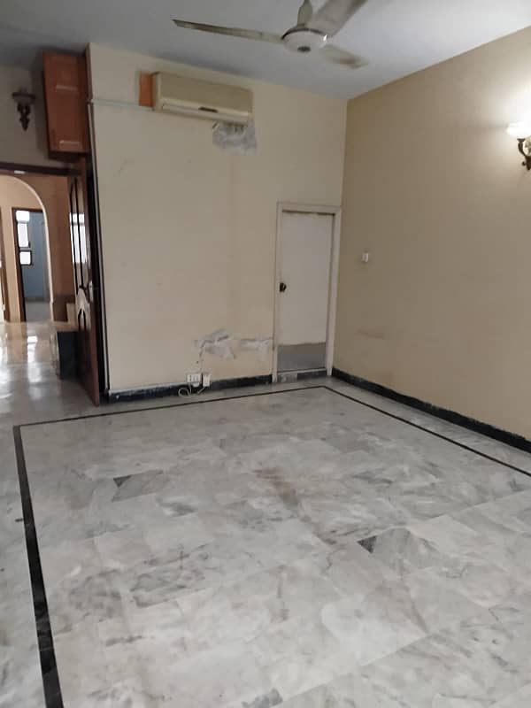 Centrally Located House In Gulshan-e-Iqbal - Block 10-A Is Available For sale 12