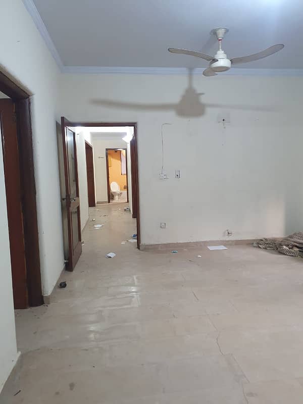 7 Marla upper portion for Rent in cavalry ground Ext officer colony 0