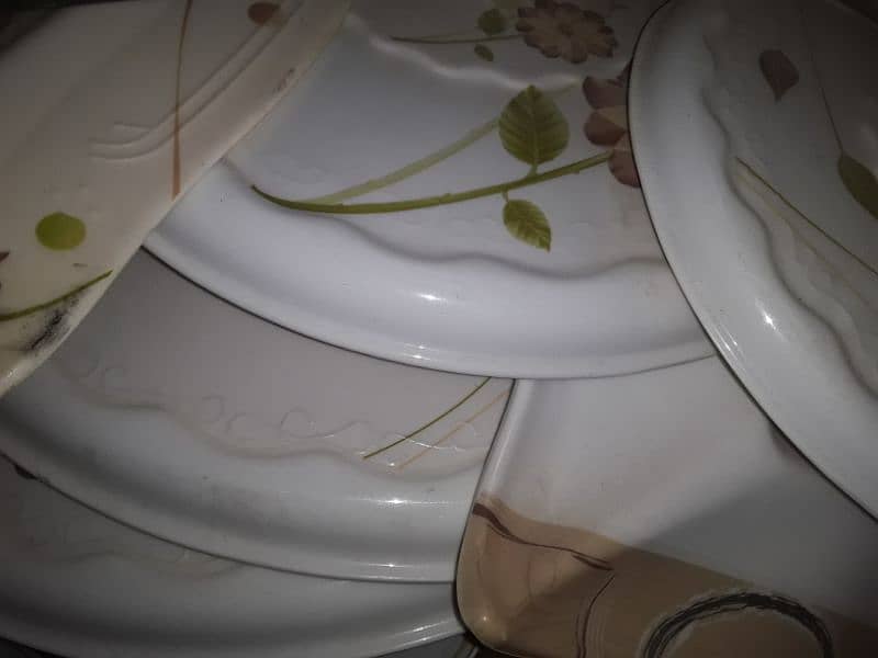 plastic dinner set 1