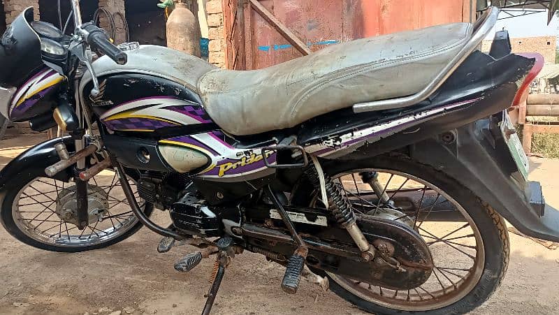 Honda 100 prider for urgent sale 0