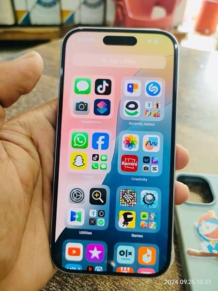 Iphone 15 258gb under apple warranty 3