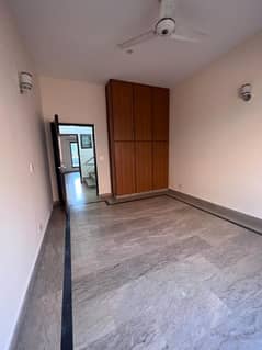 Beautiful Kanal Upper Portion Available For Rent in Dha Phase 1 0