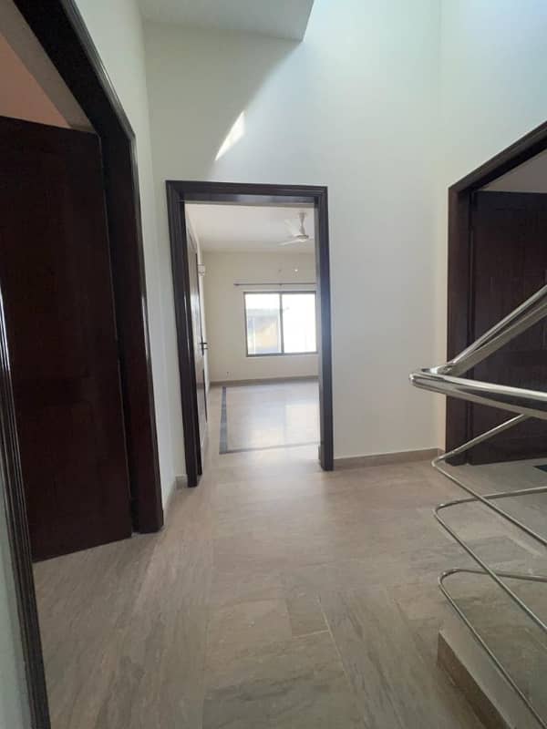 Beautiful Kanal Upper Portion Available For Rent in Dha Phase 1 2