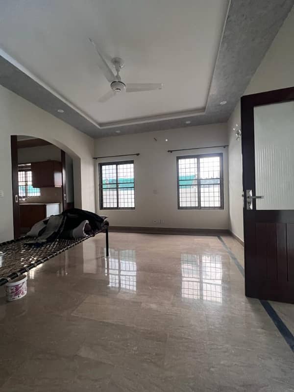 Beautiful Kanal Upper Portion Available For Rent in Dha Phase 1 8