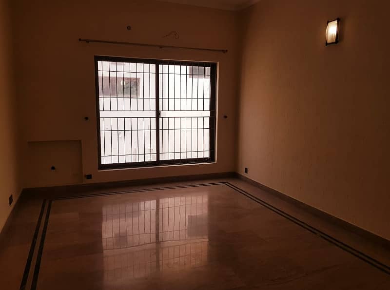 1 Kanal Full House For Rent In DHA Phase 4 Near Beaconhouse School 7