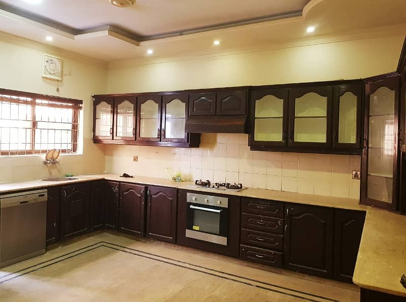 1 Kanal Full House For Rent In DHA Phase 4 Near Beaconhouse School 32