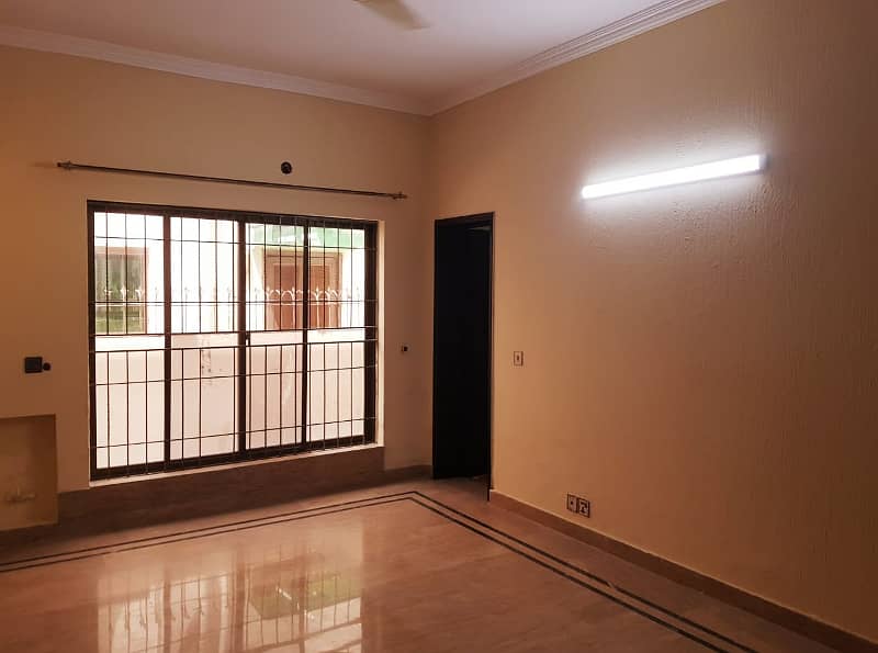 1 Kanal Full House For Rent In DHA Phase 4 Near Beaconhouse School 33