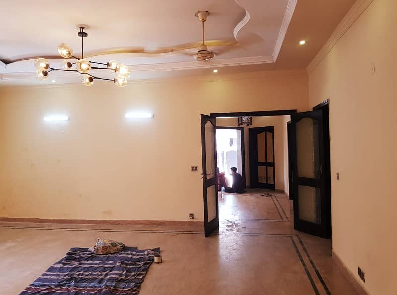 1 Kanal Full House For Rent In DHA Phase 4 Near Beaconhouse School 36