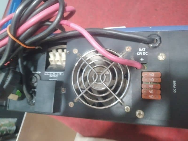 delux 1.2 kv solar inverter 12 volt aik battery wala hai 1