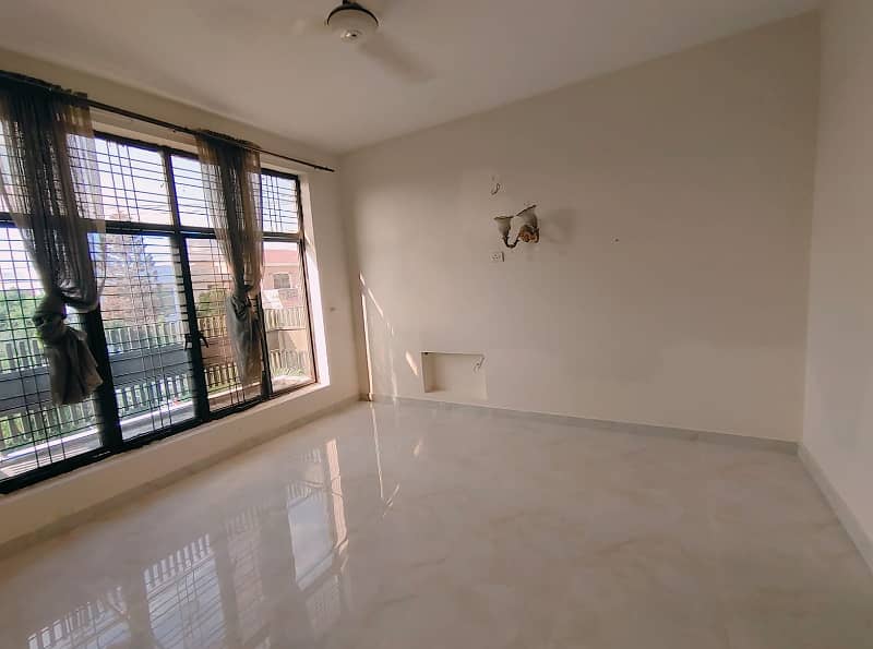 1 Kanal Upper Portion For Rent In DHA Phase 4 Lower Lock 15