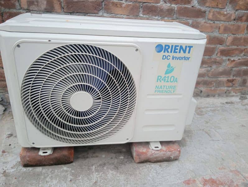 Orient 1.5 ton DC inverter heat and cooling good condition 1