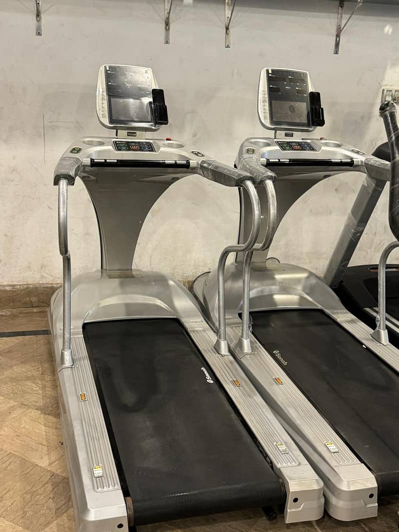 Precor Heavy Commercial Treadmill || Running Machine For Sale 0