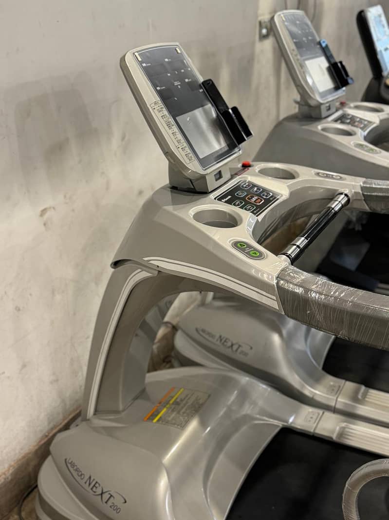 Precor Heavy Commercial Treadmill || Running Machine For Sale 1