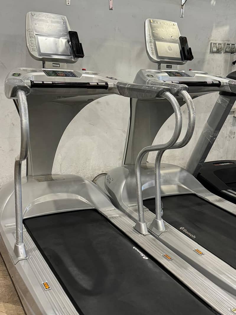 Precor Heavy Commercial Treadmill || Running Machine For Sale 6