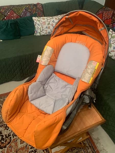 baby carry cot / car seat 2