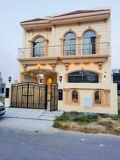 5 MARLA Almost New House For Sale In Block J