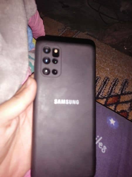 Samsung S20+ 1