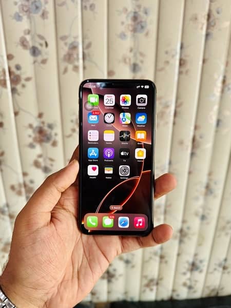 iPhone Xs Max 256 Gb 90% Battery Health 10/10 PTA 3