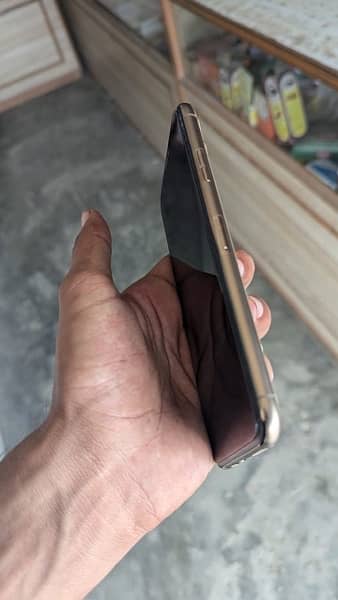 iphone 11 pro max 256gb non pta but sim bht deer ki chal rai 1