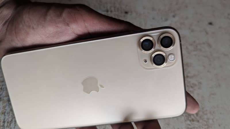 iphone 11 pro max 256gb non pta but sim bht deer ki chal rai 3