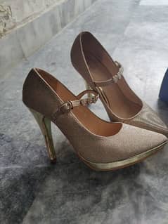 bridal heel size 9 is available for sale