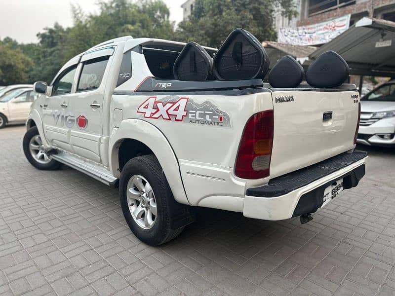 Toyota Hilux Camp 2011 6