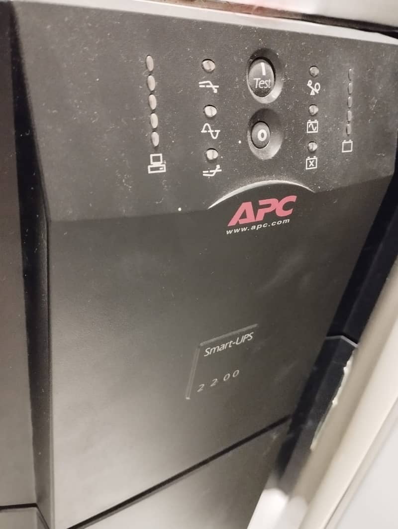 APC UPS SUA-2200I condition 10/10 1