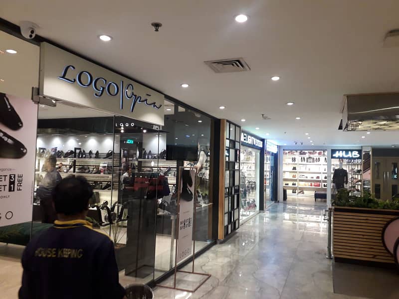 611 SQ FEET COMMERCIAL SHOP XINHUA MALL GULBERG FOR SALE 10