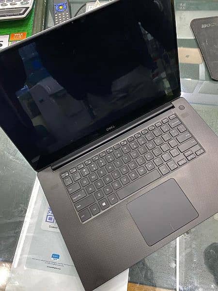 Dell precision 5540 1