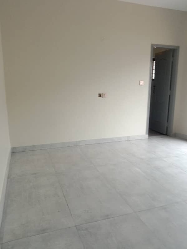 1st floor 1bedroom with attach washroom 3