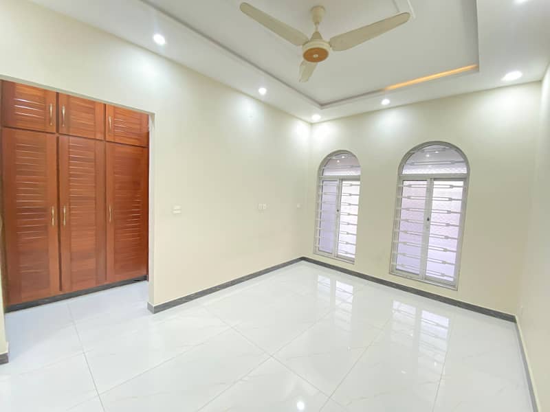 1 Kanal Double Storey Designer House Available For Rent 7