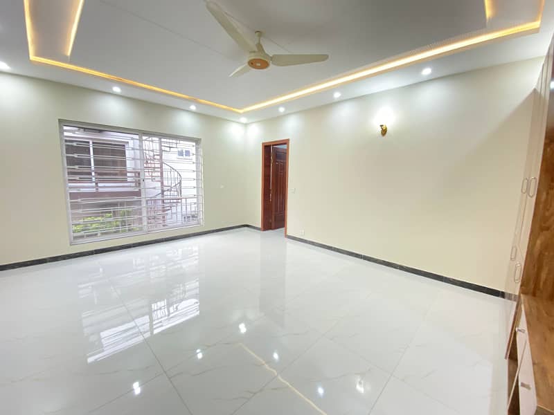 1 Kanal Double Storey Designer House Available For Rent 25