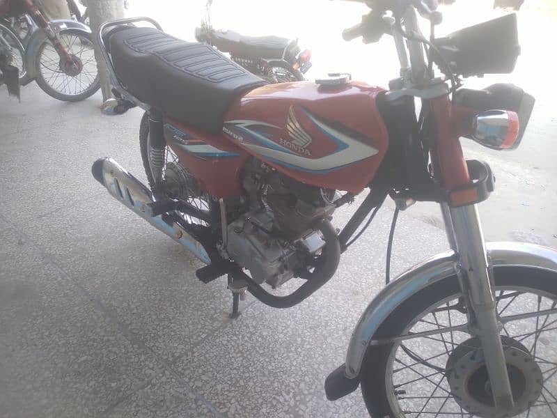 cg 125 lush condition 2015 model rawalpindi num call  03209627631 5