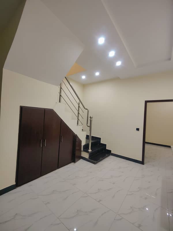 5 Marla Fully Fusnished Basment & Lower Portion Is Available For Rent in BB Block Bahria Town Lahore 0