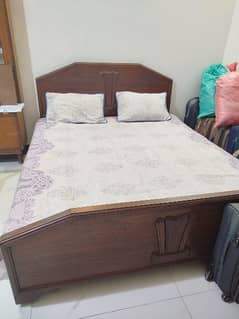 bed without side tables