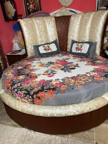 Round bed set For sale 3