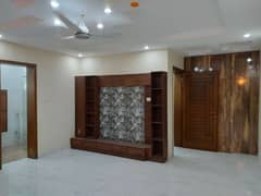 10Marla Lower portion with Gas in KB colony For Rent 0