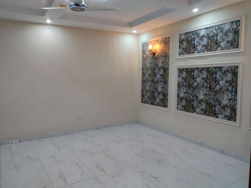 10Marla Lower portion with Gas in KB colony For Rent 1