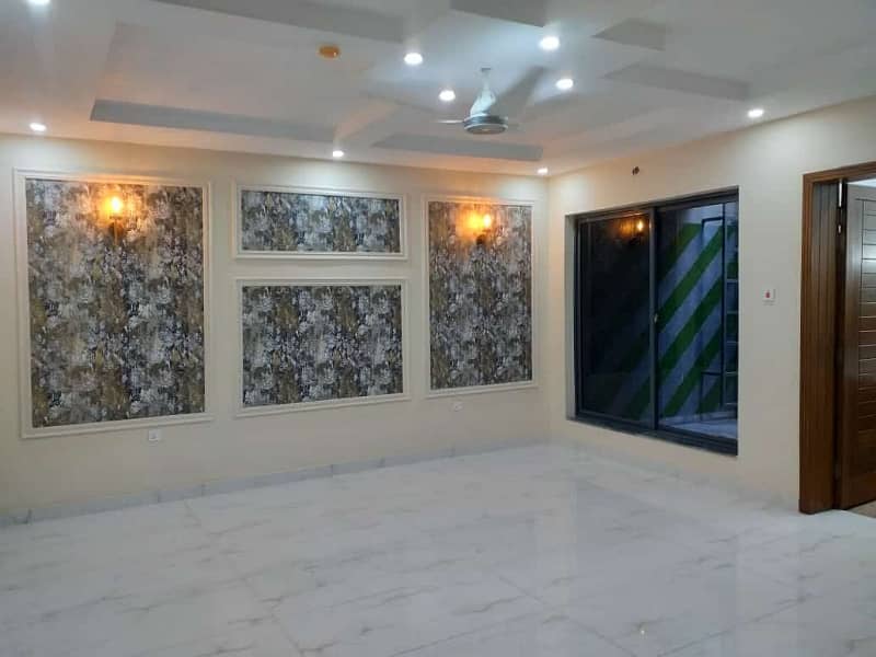 10Marla Lower portion with Gas in KB colony For Rent 3