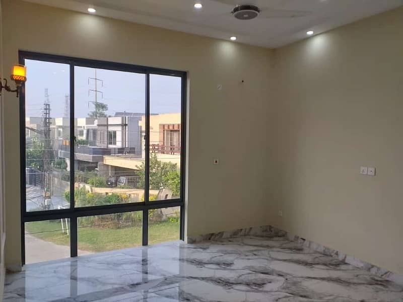 10Marla Lower portion with Gas in KB colony For Rent 4