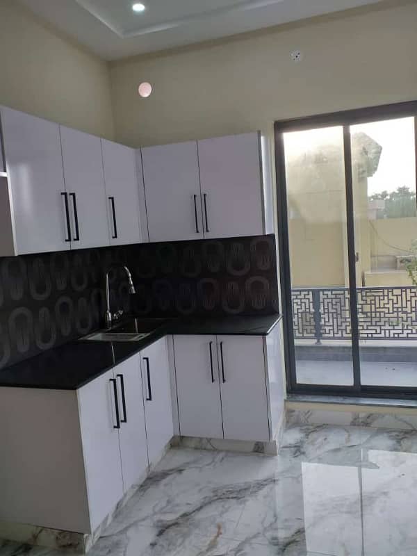 10Marla Lower portion with Gas in KB colony For Rent 5