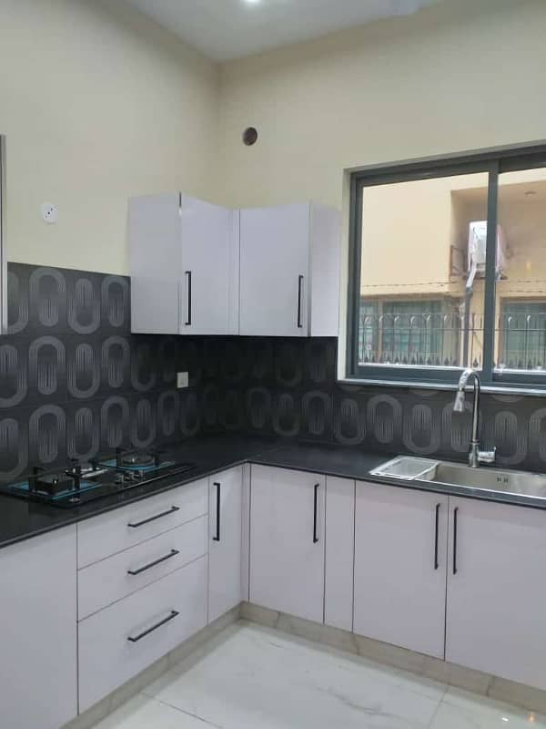 10Marla Lower portion with Gas in KB colony For Rent 10