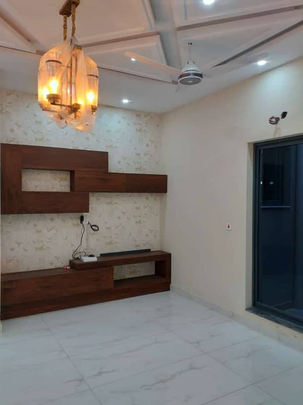 10Marla Lower portion with Gas in KB colony For Rent 13