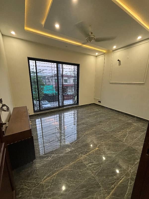 1kanal Like Brand new well Mantained owner build House in Dha Phase 8 Ex park view Direct approach to ring road and Allama iqbal Air Port 12