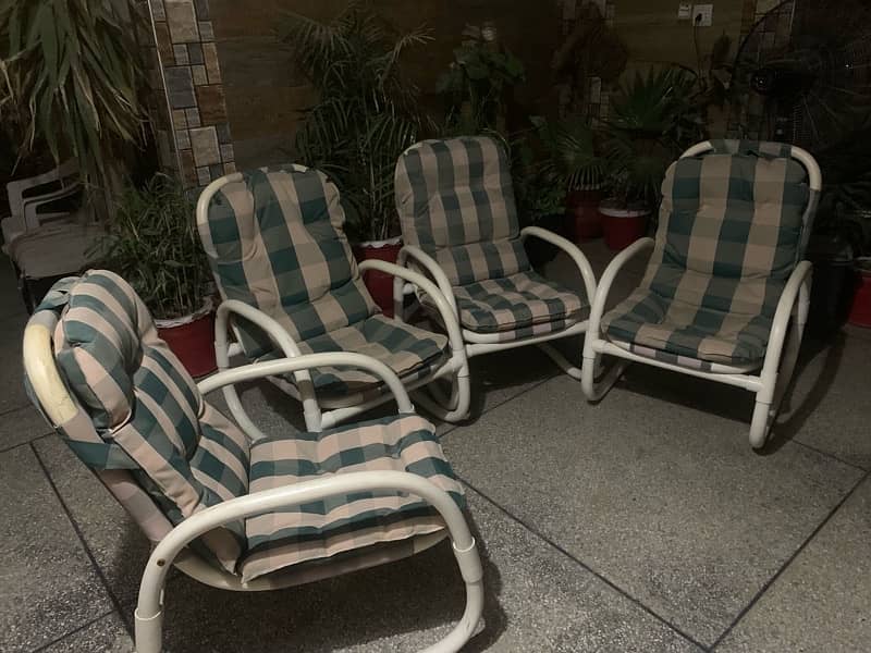 garden chairs 0